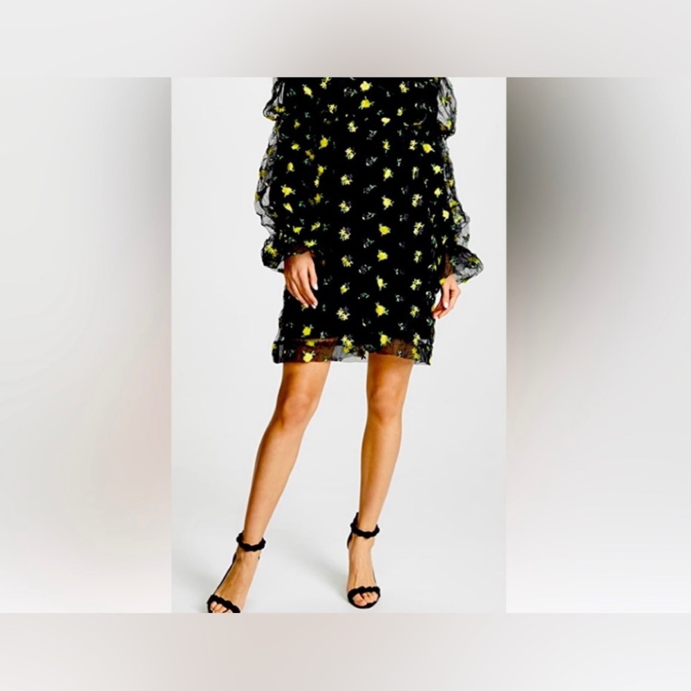 Jourden Black/yellow Floral Embroidered Crinkled Long Sleeved Off-the-shoulder M